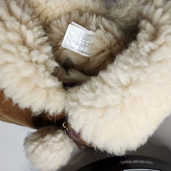 UGG Bailey ll Button Chestnut Winter Boots Size 8 - Picture 8 of 10
